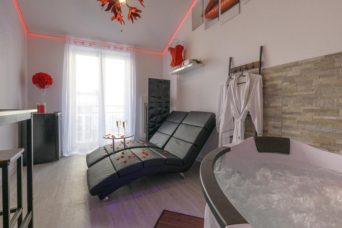 Love Room - Suite Romantique Avec Spa Privatif Le Puy-en-Velay Exterior foto