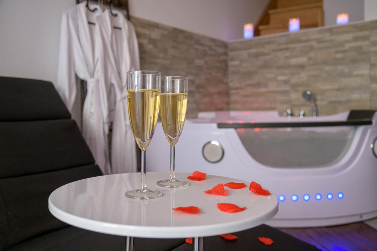 Love Room - Suite Romantique Avec Spa Privatif Le Puy-en-Velay Exterior foto